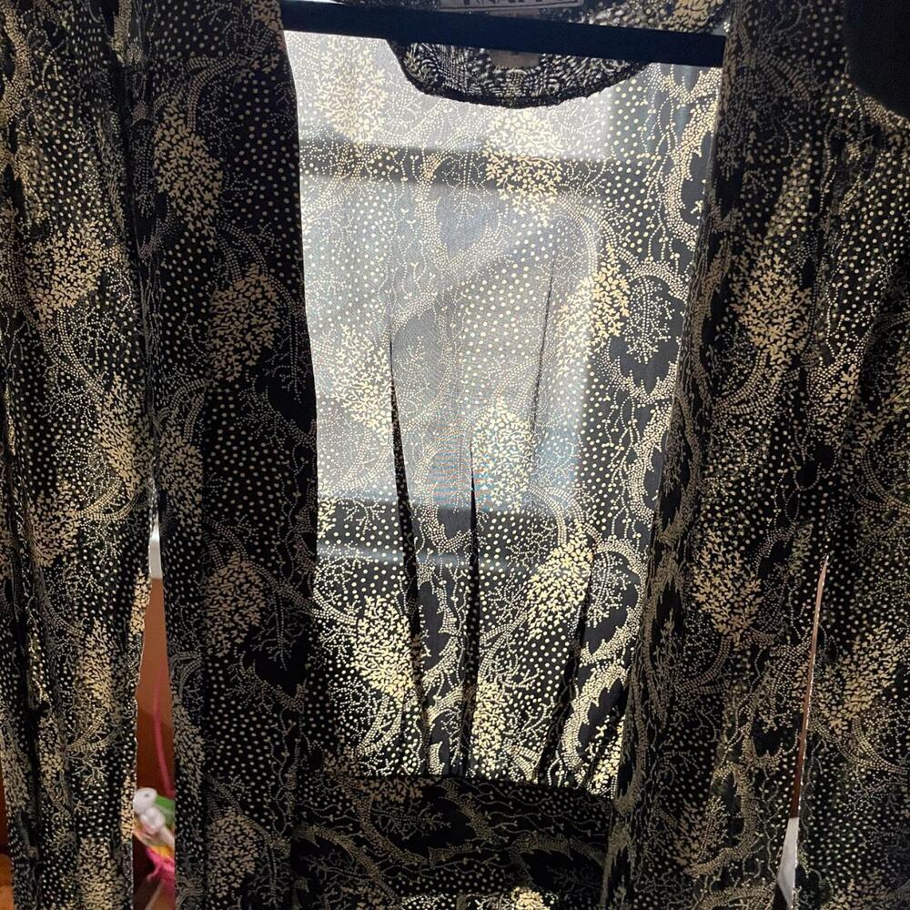 70s wrap Top - Picture 3 of 4